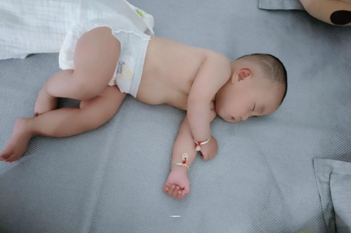 梧州几个月宝宝会抬头